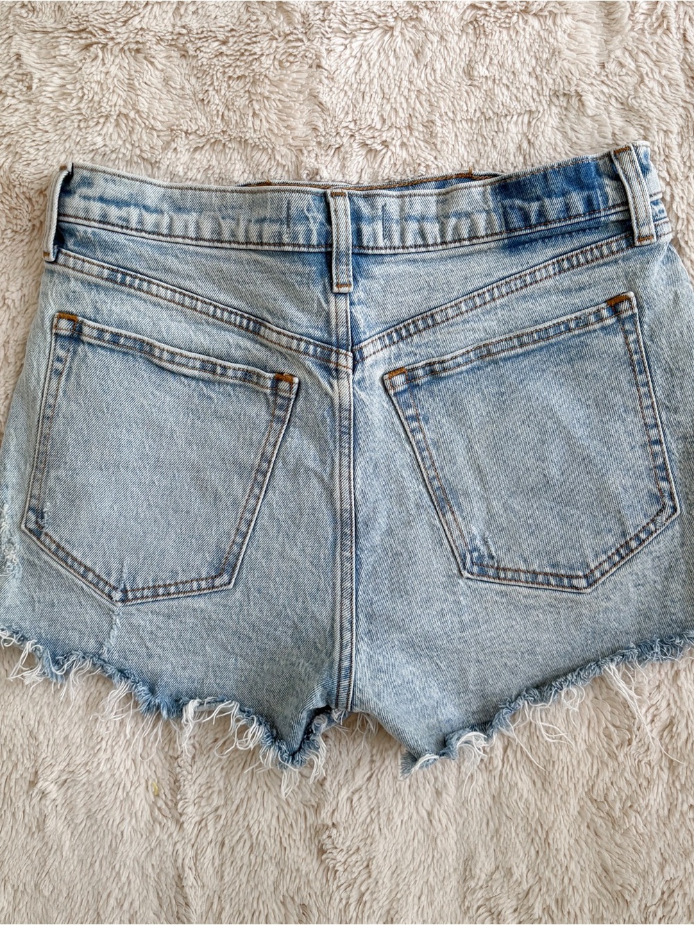 Abercrombie High Rise Mom Shorts Distressed Light Wash Denim Size 28 - Picture 3 of 5
